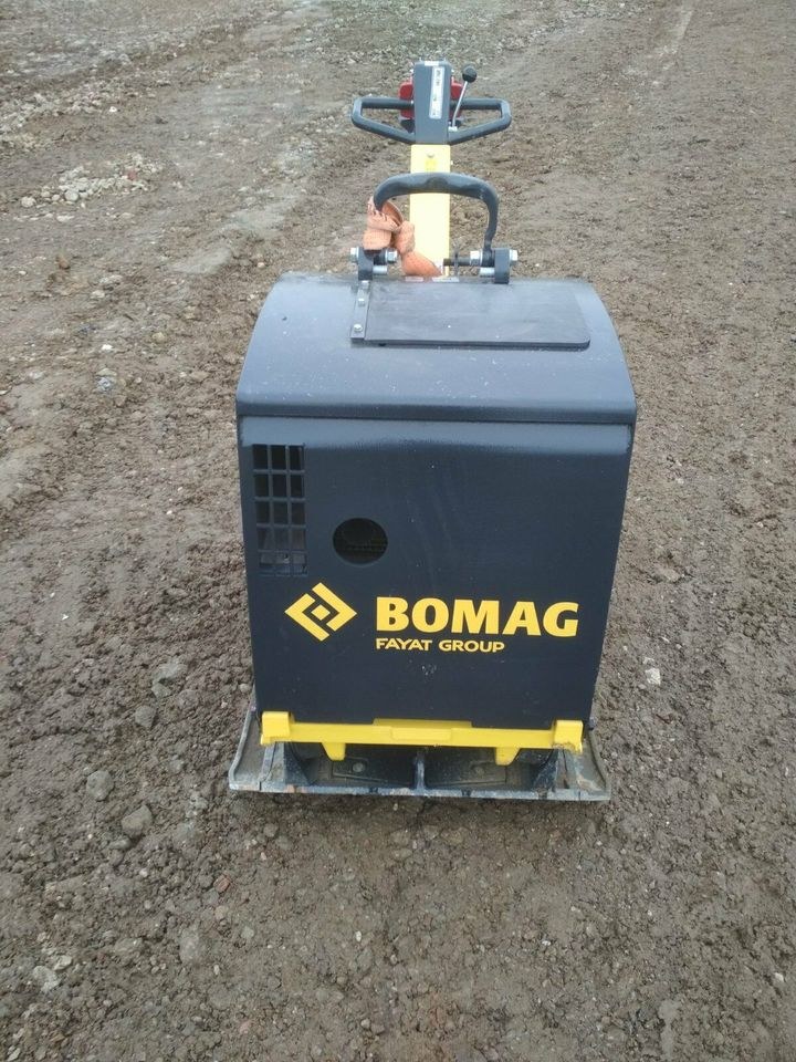 Rüttelplatte 570 kg Bomag 70 D mieten bei Hausmeisterservice Fisch – 4