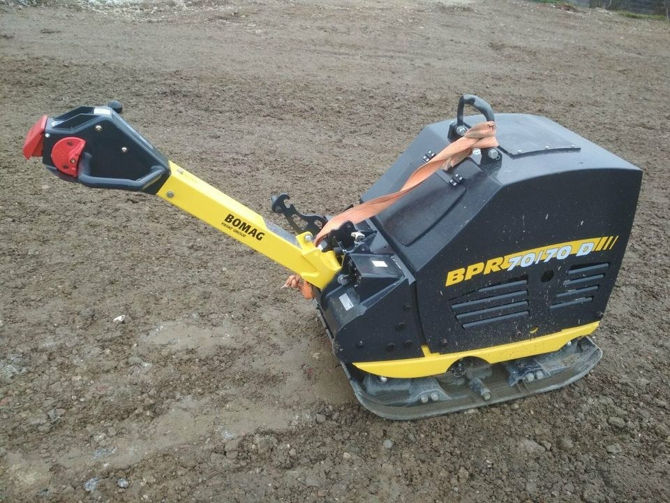 Rüttelplatte 570 kg Bomag 70 D mieten bei Hausmeisterservice Fisch
