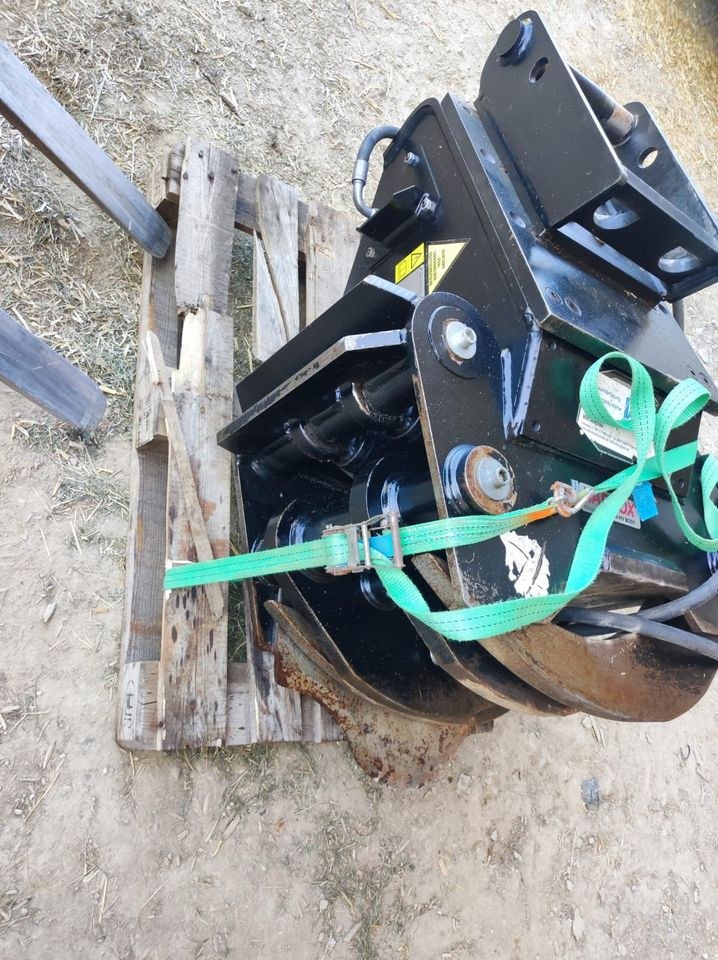 JAK 300 Fällgreifer MS 08 Baggeraufnahme mieten in Thyrnau – 2