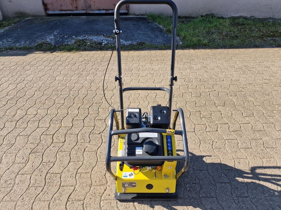 Rüttelplatte Rüttler mieten bei G&R Service – für Pflaster & Terrasse – 3