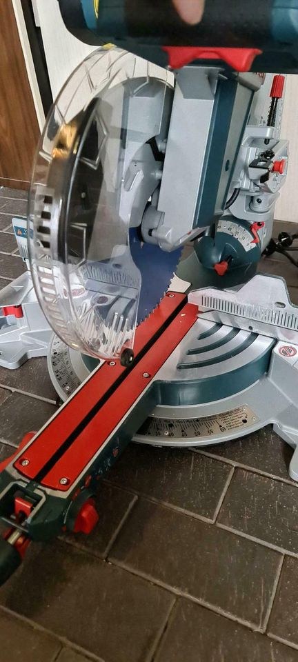 Bosch Kappsäge Gehrungssäge Paneelsäge mieten bei G&R Service – 4