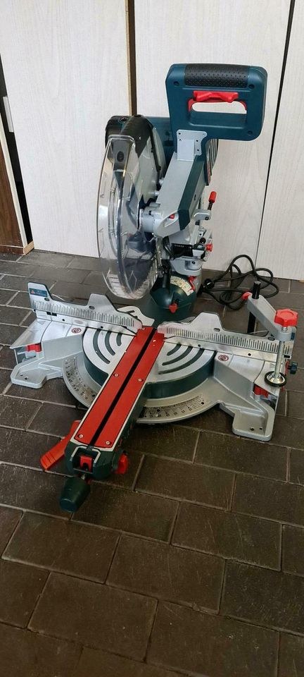 Bosch Kappsäge Gehrungssäge Paneelsäge mieten bei G&R Service – 3
