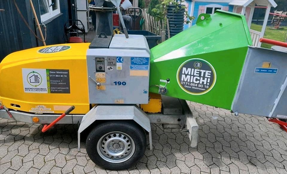 Holzhäcksler Schredder Hackschnitzel mieten in Ladelund