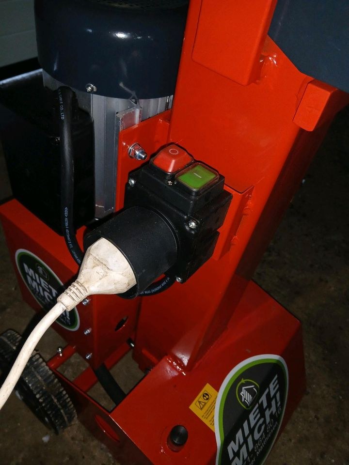 Holzspalter 230V Spaltkreuz mieten in Ladelund – 3