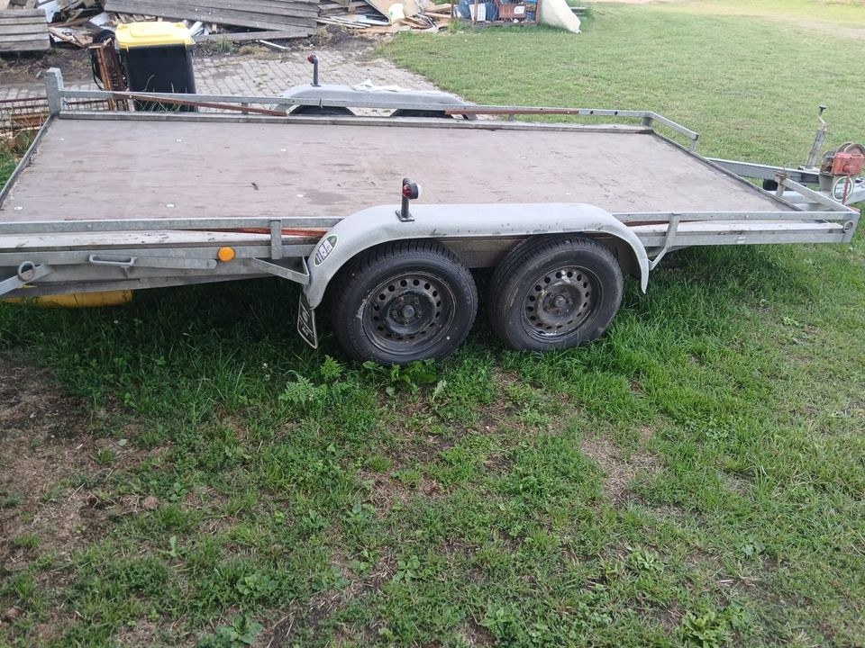 Autoanhänger Autotransporter Autotrailer 2400kg mieten in Ladelund
