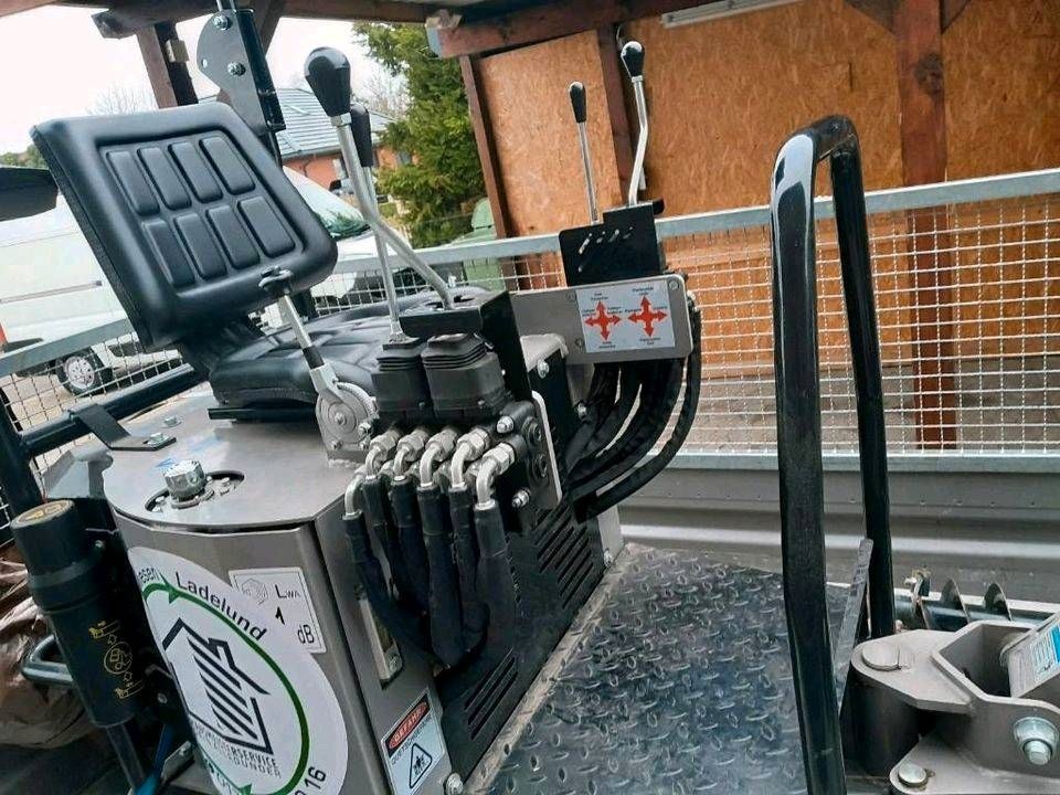 Micro Bagger Mini Erdbohrer mieten in Ladelund – 2