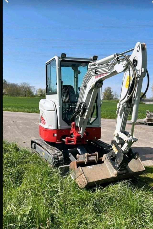 Takeuchi TB325 Powertilt 2,6t Bagger mieten bei JF Baudienstleistungen