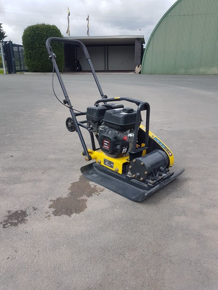 Rüttelplatte 104 kg verdichter Stampfer Bagger mieten in Ense