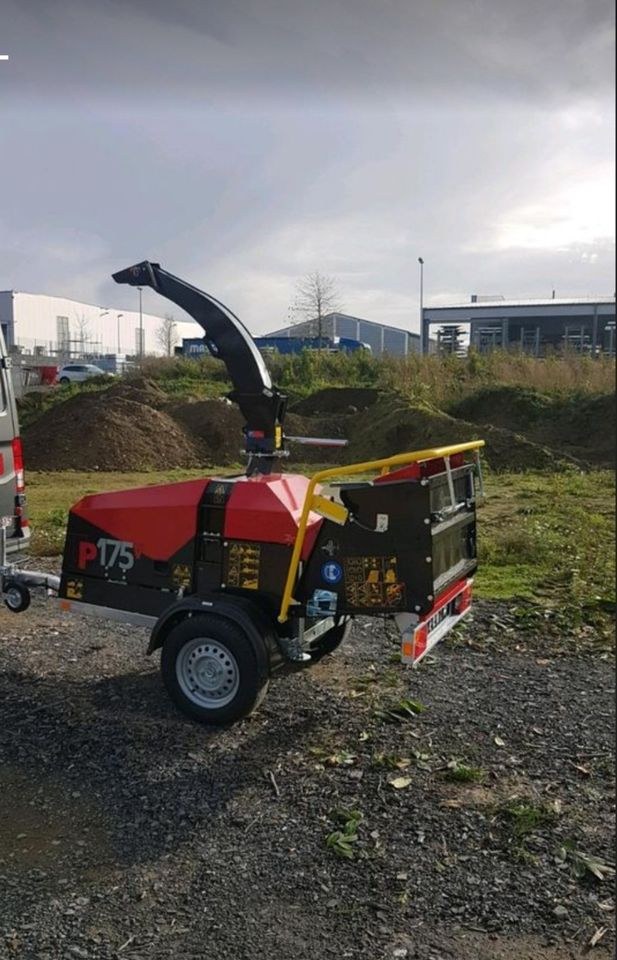 Holzhäcksler Häcksler Schredder 18cm Durchmesser mieten in Ense – 2