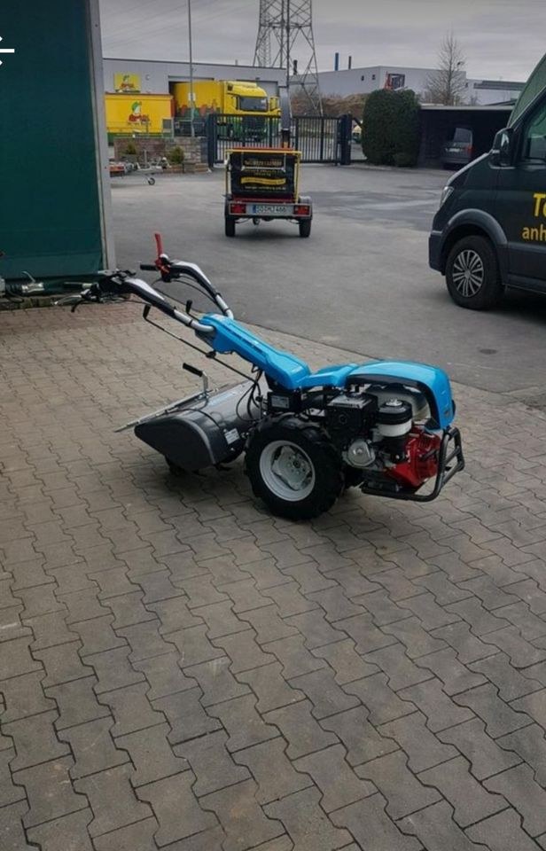 Bodenfräse Fräse Garten Rasen motorhacke mieten bei Vermietung Jolk
