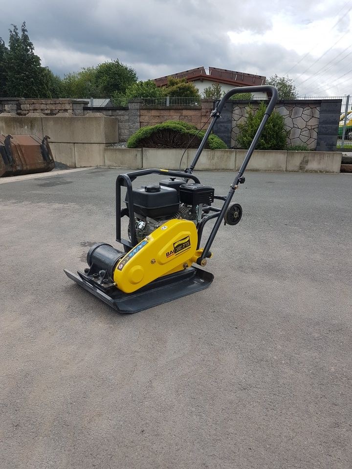 Rüttelplatte 104 kg verdichter Stampfer Bagger mieten in Ense – 2