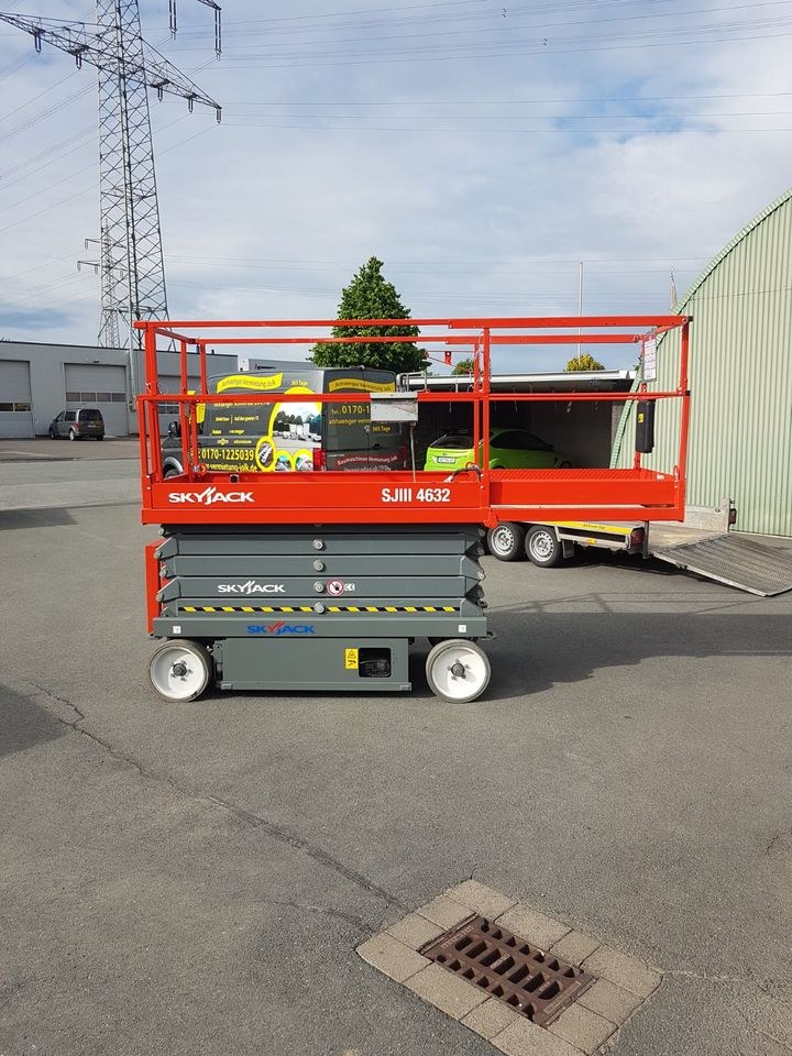 Scherenbühne Arbeitsbühne Skyjack Steiger 12m mieten in Ense