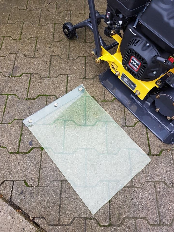 Rüttelplatte 70 kg verdichter Stampfer Bagger mieten in Ense – 3