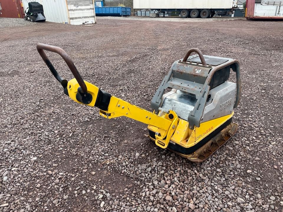 Wacker DPU 6555 He E Start 495kg Rüttelplatte mieten in Mücke