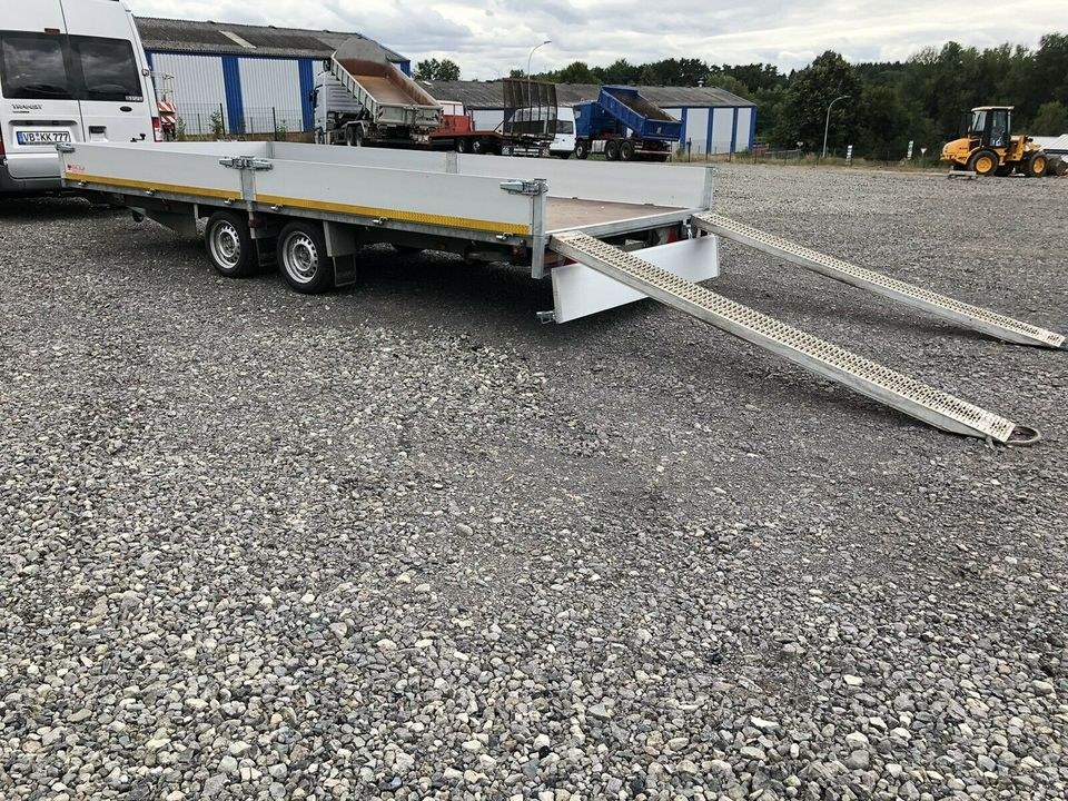 Hochlader Plattform Autotransporter Trailer mieten in Mücke