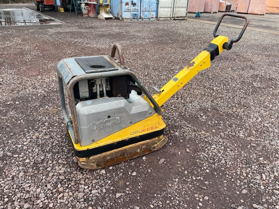 Wacker DPU 6555 He E Start 495kg Rüttelplatte mieten in Mücke – 4