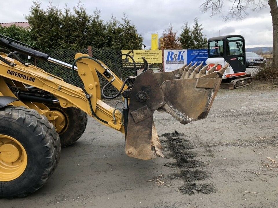 Radlader CAT 906 Klappschaufel Palletengabel mieten in Mücke – 4