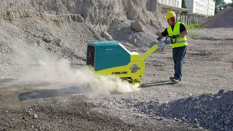 Vibrationsplatte Verdichter Rüttelplatte 710kg mieten bei Klamor