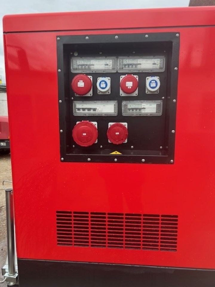 Stromerzeuger 100 kVa 80 KW auf Fahrwerk N mieten bei Klamor – 3