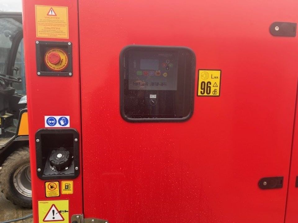 Stromerzeuger 100 kVa 80 KW auf Fahrwerk N mieten bei Klamor – 2