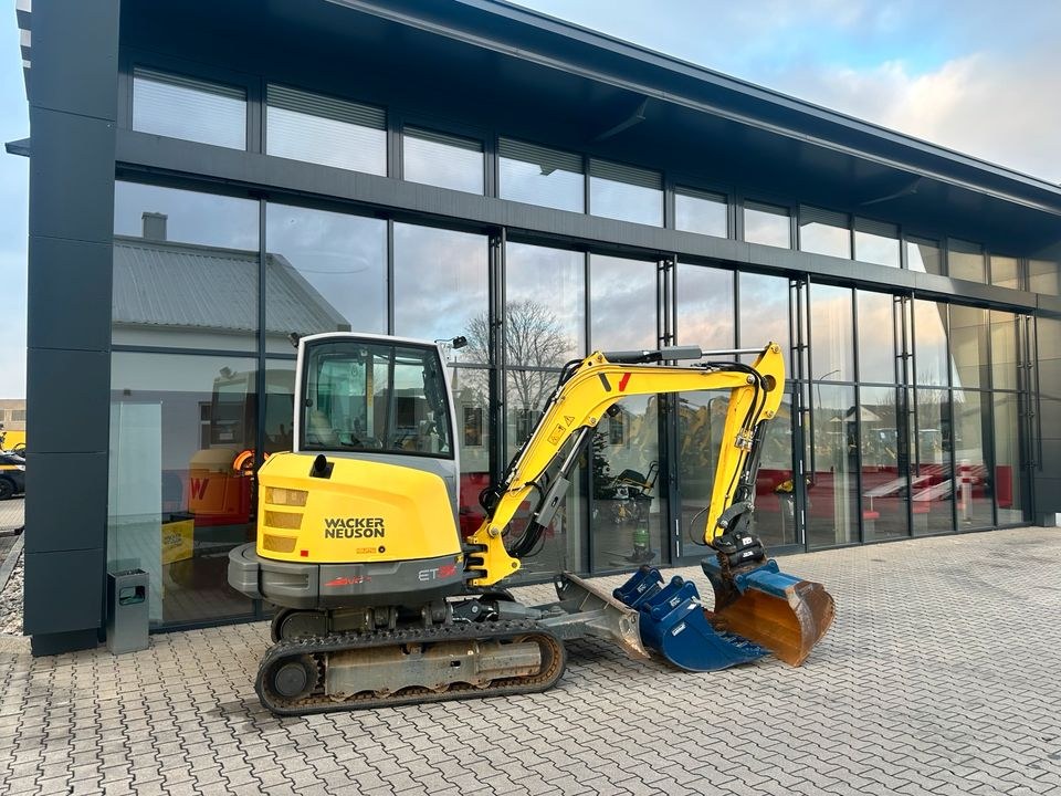 Minibagger Bagger 3 t gewerblich mieten bei LO Maschinenverleih – 3