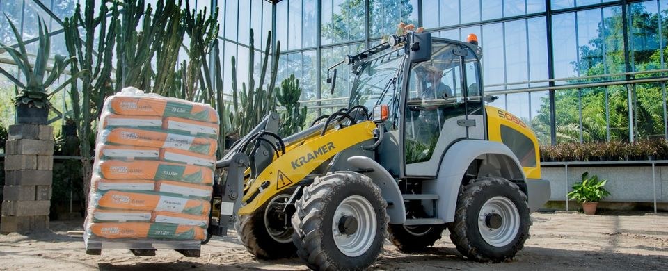 3 Tonnen Bagger Hoflader Baumaschinen mieten bei LO Maschinenverleih