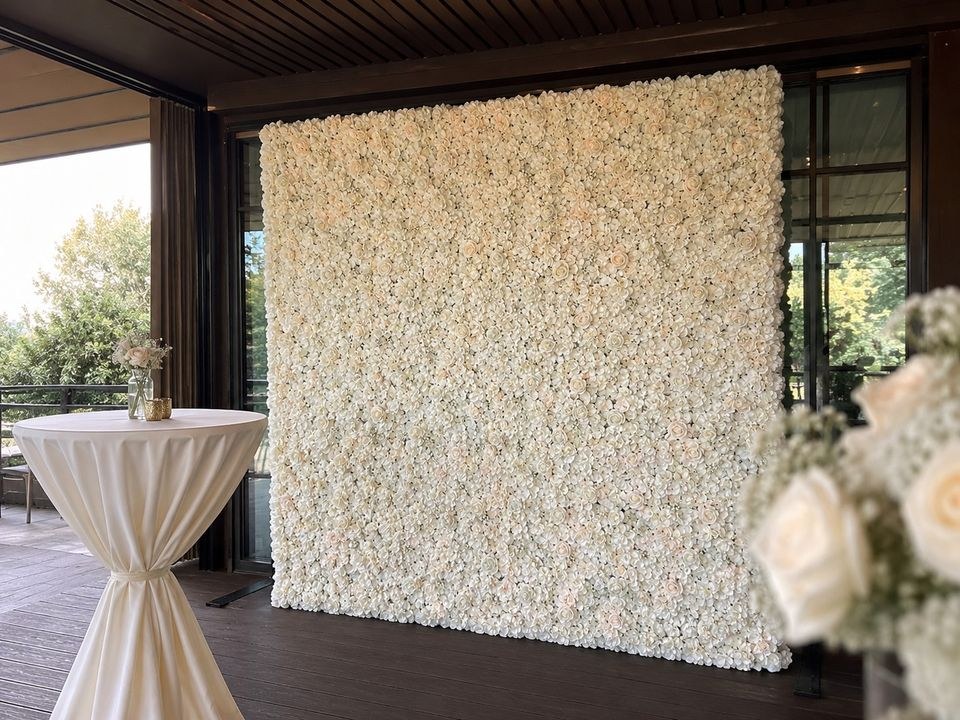 Kunstblumenwand mieten bei Luvo Events – für die Hochzeit