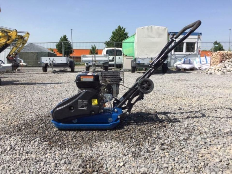 Rüttelplatte ca 85 kg verdichten stampfen mieten bei MPS Baumaschinen