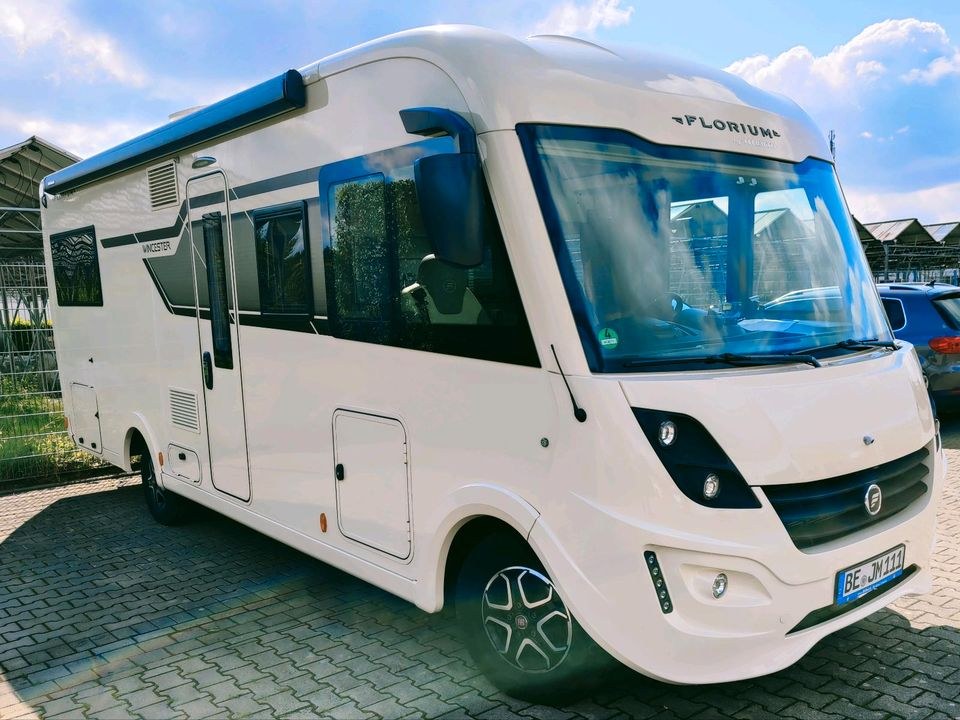 Luxus Automatik Wohnmobil AHK mieten in Greven