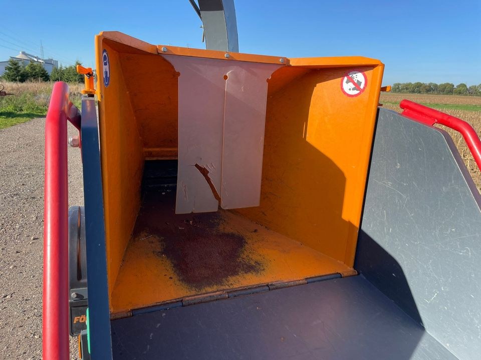 Först ST6 Holz Häcksler Holzhacker mieten bei Mietpark Rupperath – 2