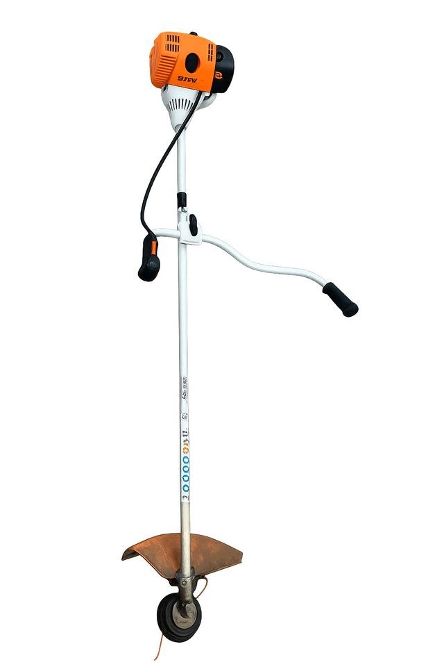 STIHL FS 130 Motorsense Freischneider mieten in Lünen
