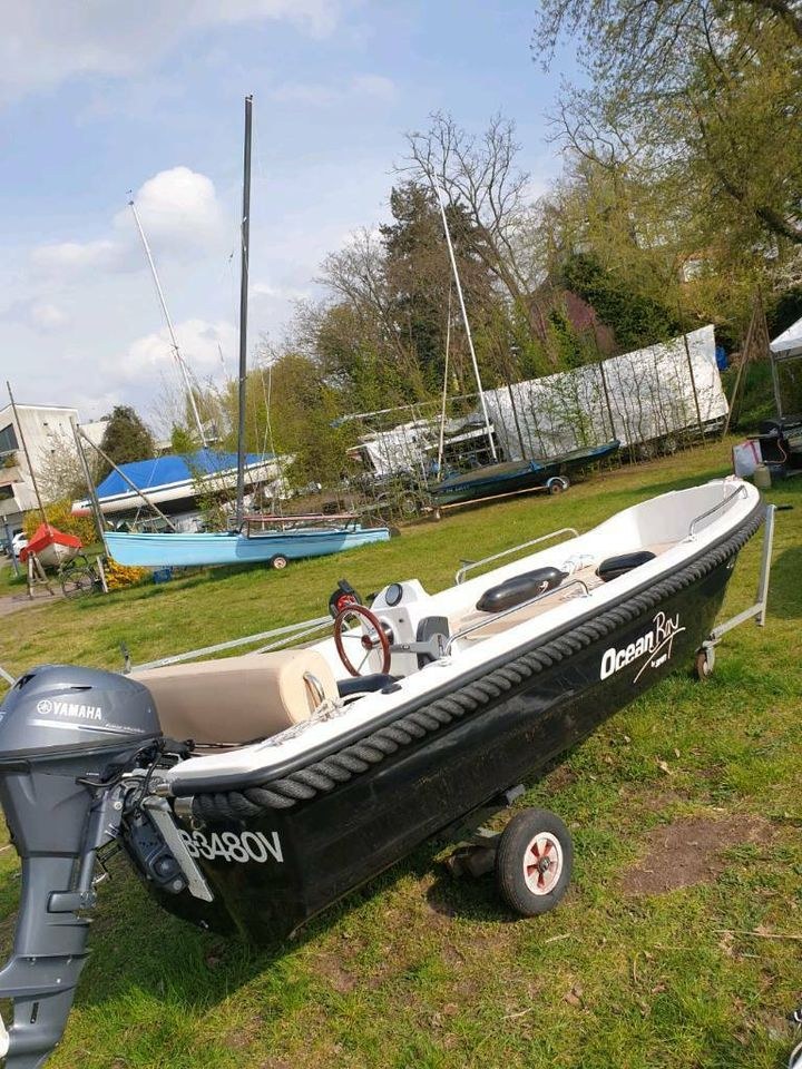 Motorboot führerscheinfrei mieten in Spandau – raus aufs Wasser