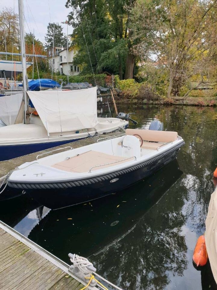 Motorboot führerscheinfrei mieten in Spandau – raus aufs Wasser – 4