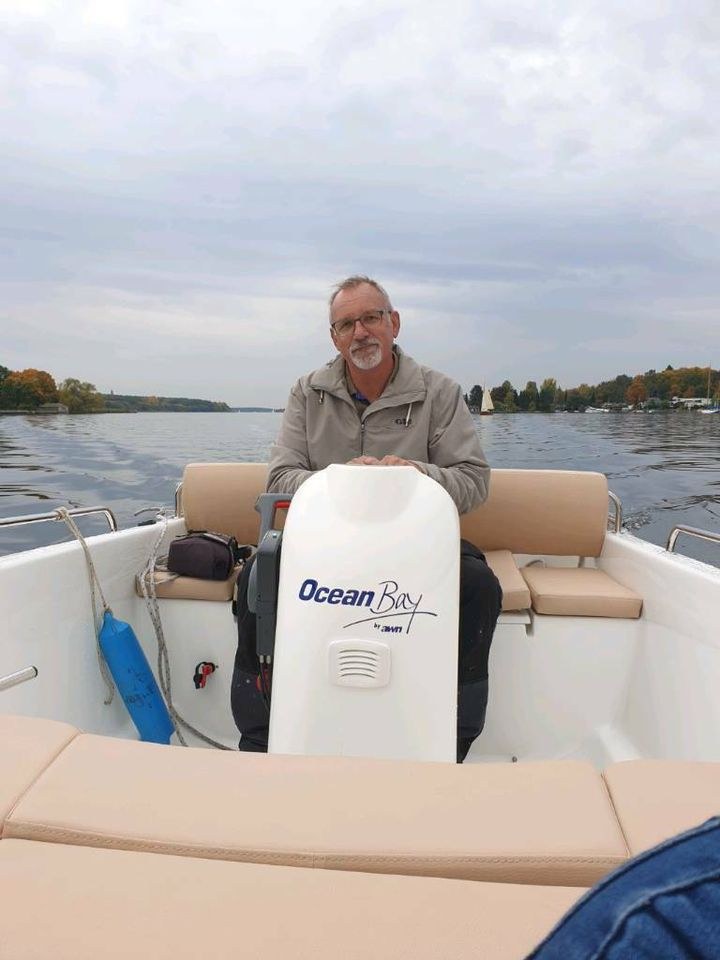 Motorboot führerscheinfrei mieten in Spandau – raus aufs Wasser – 2