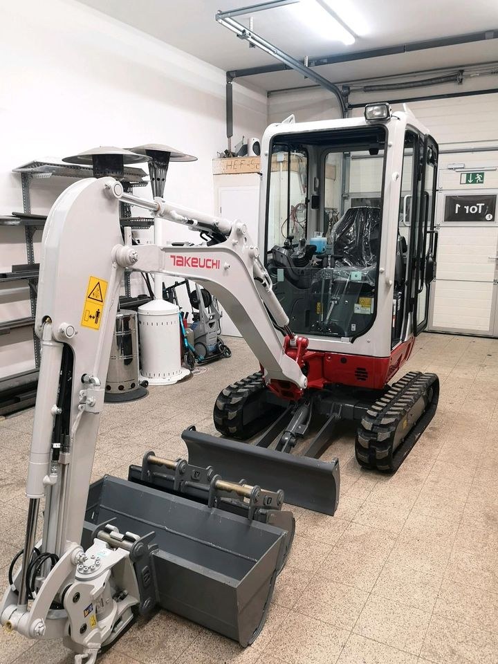 Minibagger Bagger Powertilt mieten bei Stemper