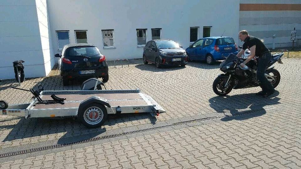 MOTORRAD ANHÄNGER ABSENKANHÄNGER N HÄNGER HARLEY mieten in Weissensee – 4