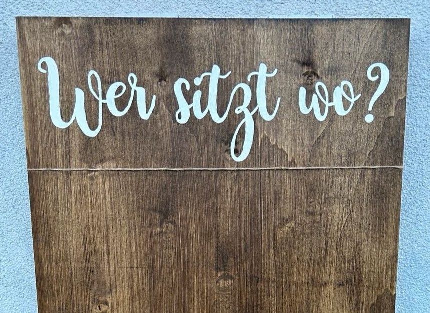 schöner Sitzplan HOLZ mieten in Waging am See – für die Hochzeit
