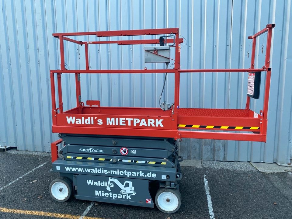 Scherenbühne Bühne Steiger Arbeitsbühne mieten bei Waldis Mietpark – 2