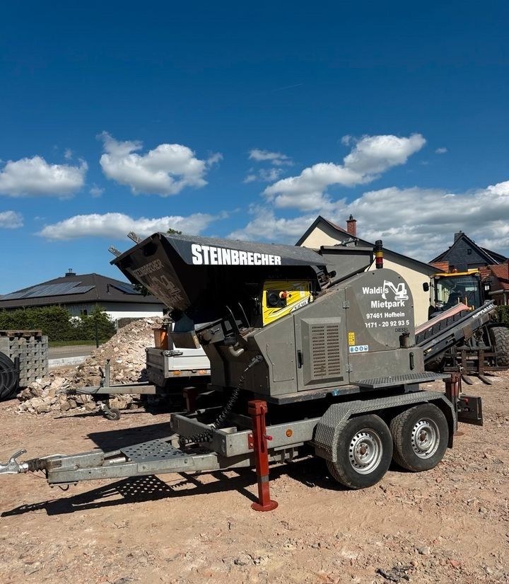 Mobile Brechanlage Steinbrecher Schredder mieten bei Waldis Mietpark – 2