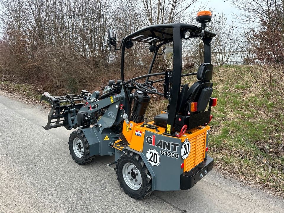 Radlader Giant G1200 Hoflader mieten bei Waldis Mietpark – 4