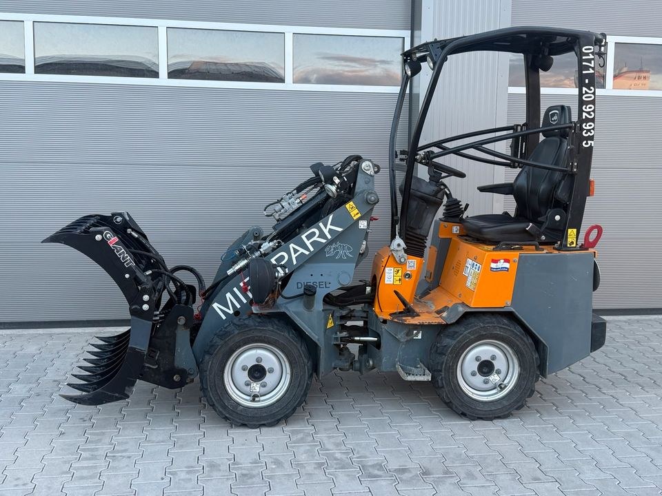 Radlader Hydraulische Greifer mieten bei Waldis Mietpark