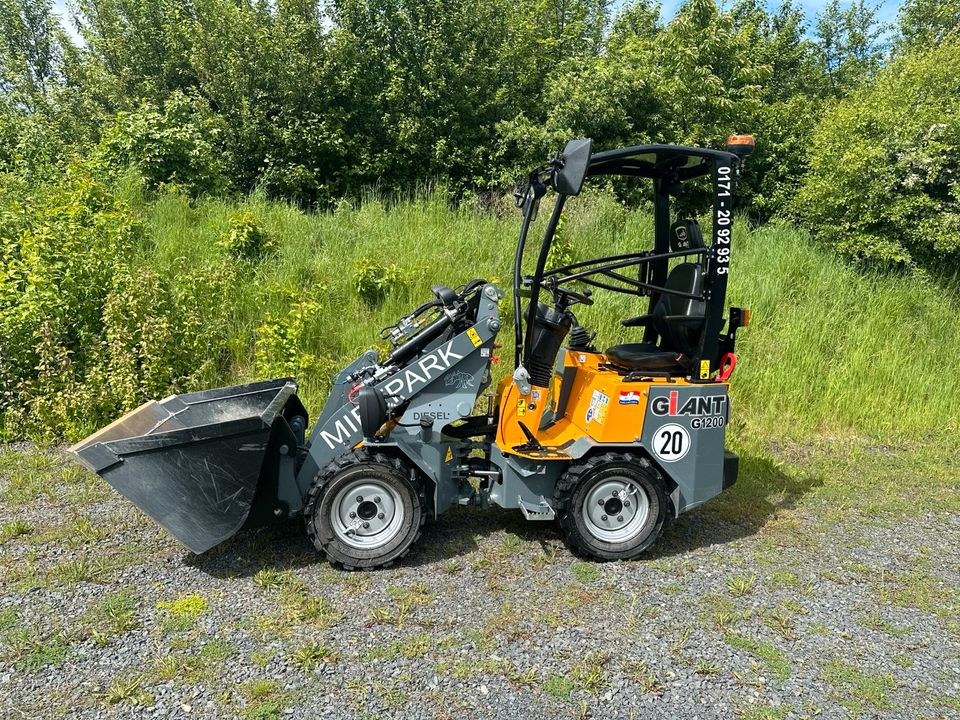 Radlader Giant G1200 Hoflader mieten bei Waldis Mietpark