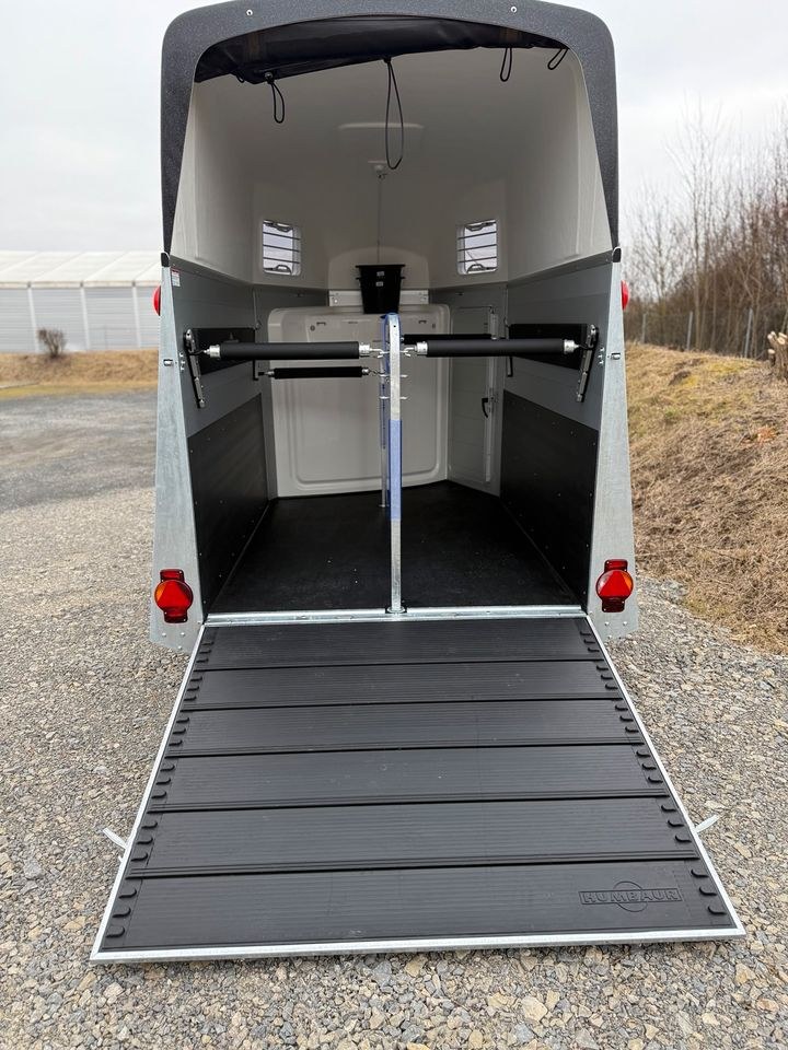 Pferdeanhänger Sattelkammer Pferdetransporter mieten – 4