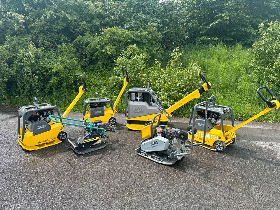 Rüttelplatte 70kg 850kg mieten bei Waldis Mietpark