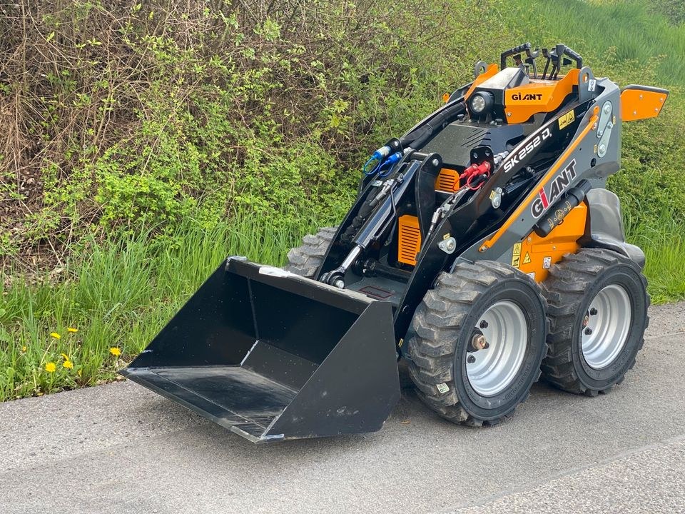 Miniradlader Giant SK 252D Radlader Skid mieten bei Waldis Mietpark