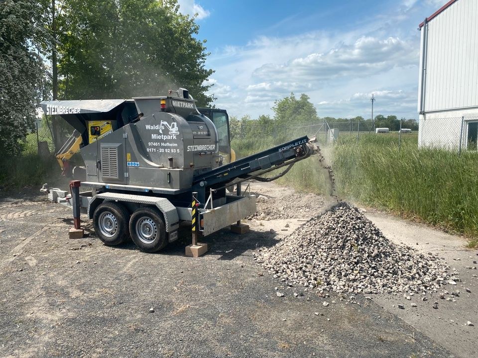 Mobile Brechanlage Steinbrecher Schredder mieten bei Waldis Mietpark – 3