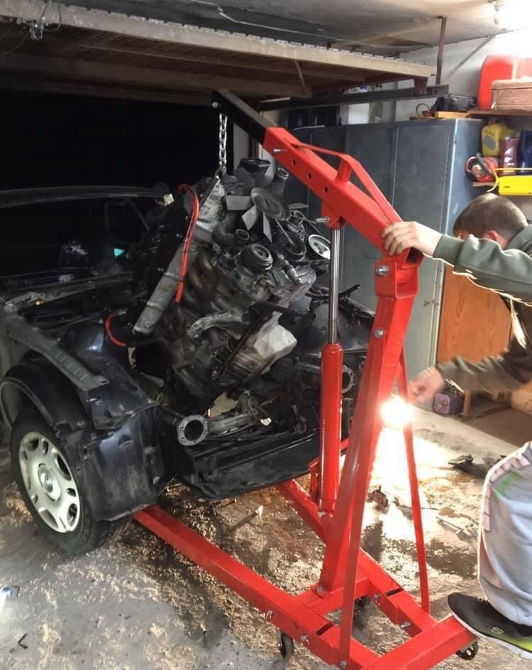 Motorkran Kran Heber Motorumbau Werkzeug mieten in Geislingen – 4