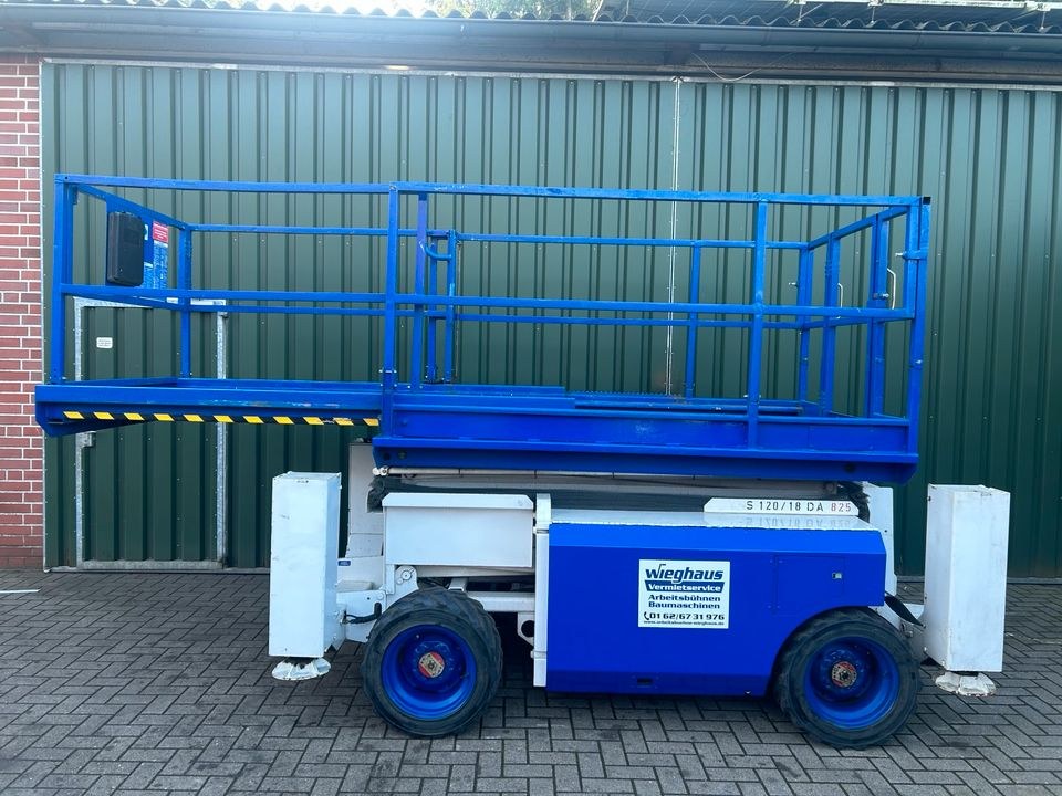 Allradscherenbühne 12 m Diesel hydr Abstützung mieten in Garrel – 3