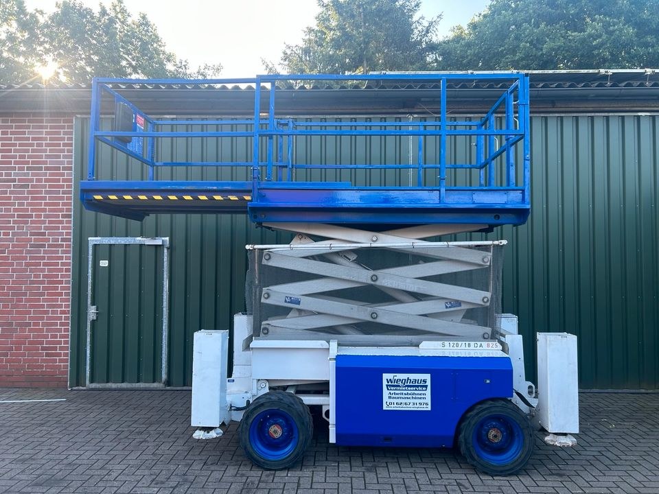Allradscherenbühne 12 m Diesel hydr Abstützung mieten in Garrel – 4
