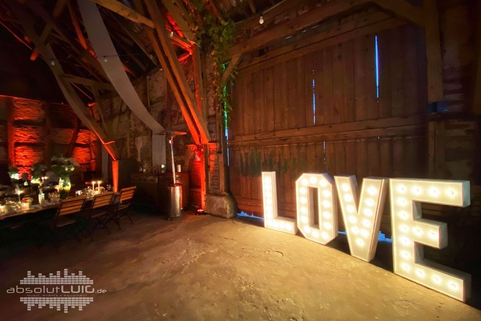 XXL LOVE Buchstaben Lieferung mieten in Waltrop – für die Hochzeit